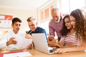 Read more about the article The Importance of Teaching Financial Literacy in High School: Promoting Financial Responsibility and Improving Economic Mobility